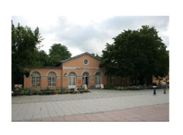 *Germany*Bauhaus School is Moved to Dessau