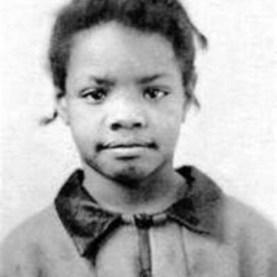 Timeline: Maya Angelou's Childhood