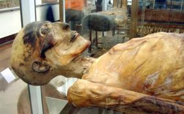 1900-1600BC: The oldest available specimen of a human cancer is found in the remains of skull of a female who lived during the Bronze Age.