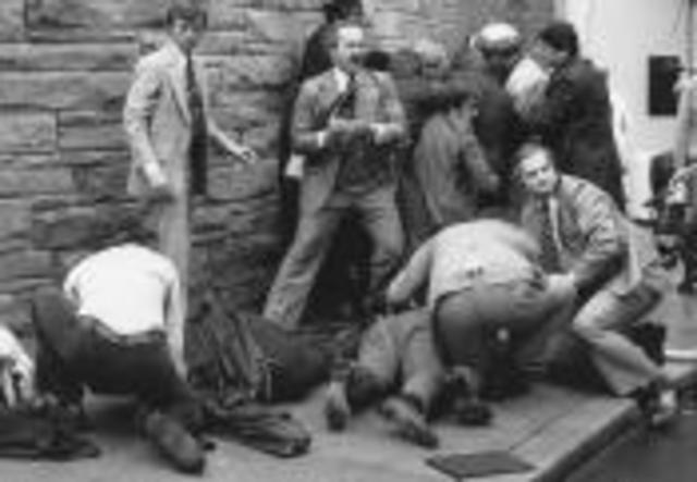 Assassination attempt on Reagan