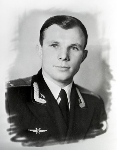 Закончил Оренбургское военное авиационное училище училище