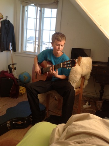 21:30 - Je joue de la guitare