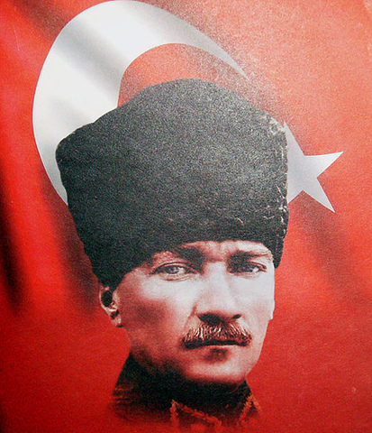 Mustafa Kemal transforms Turkey into Republic