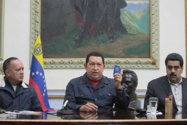 Hugo Chávez designa como sucesor a Nicolás Maduro
