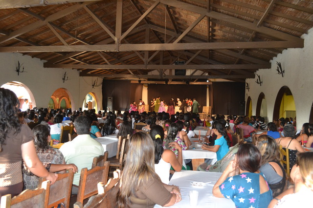 Funcion LA BODA DE LAS VARGAS en Club Social MONKOGUA