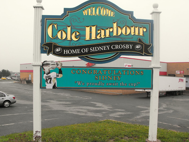 Crosby joins a Youth Hockey League in Cole Harbour - AGE 5