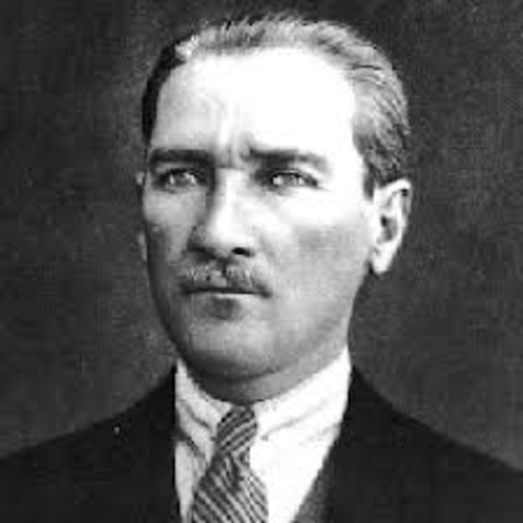 Mustafa Kemal transforms Turkey into a Republic