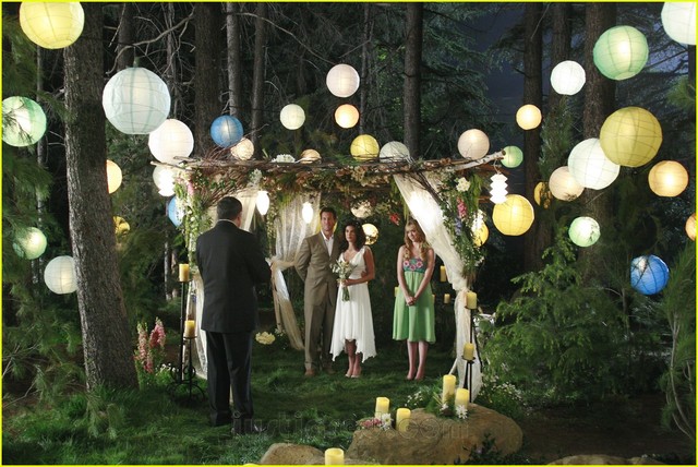 Susan and Rhona get married.