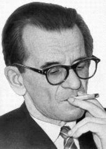 Избирается членом Академии Наук УССР