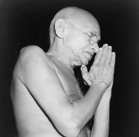 Gandhi leads Indian camapaign of civil disobedience