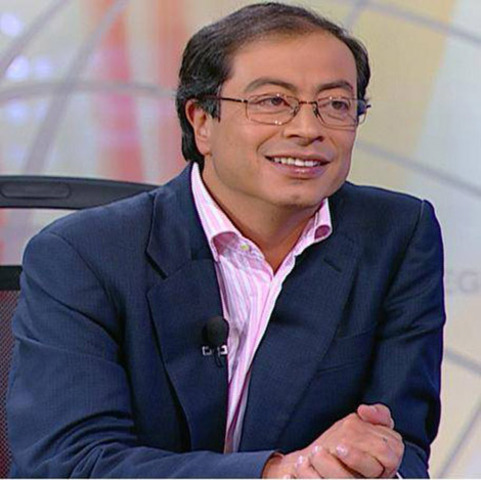 Alcalde de Bogotá Gustavo Petro defiende a Morris por acusaciones de Uribe