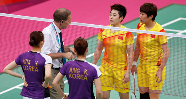Expulsadas cuatro parejas de bádminton femenino por dejarse ganar para evitar cruces difíciles