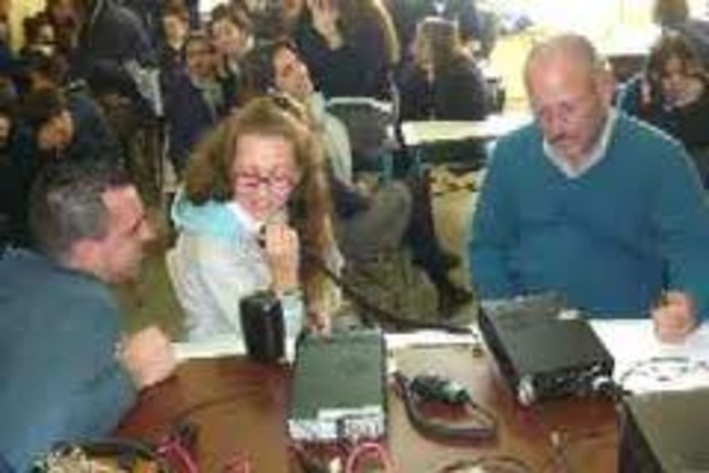 Nace las escuelas radiofónicas- Colombia