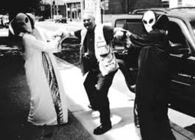 Billy kidnapped by Talfamadorians