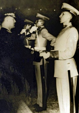 Hugo Chávez se gradúa