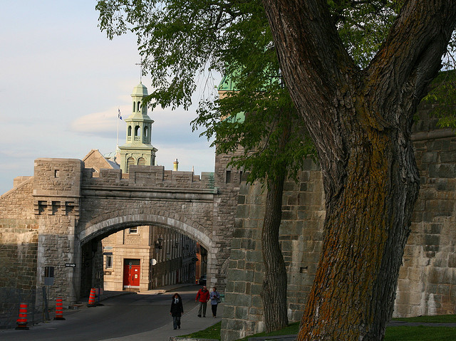 Explorerai Extérieur Le Murs