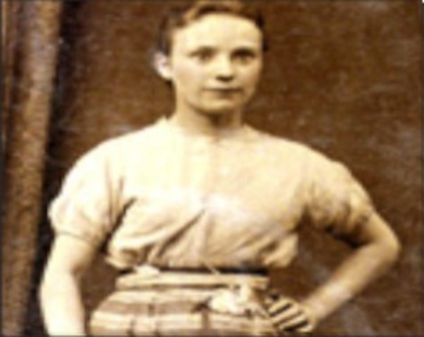 Lowell marries Hannah Jackson