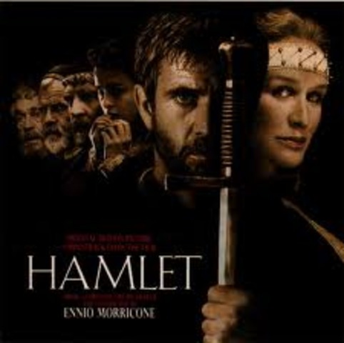 shakespeare writes hamlet