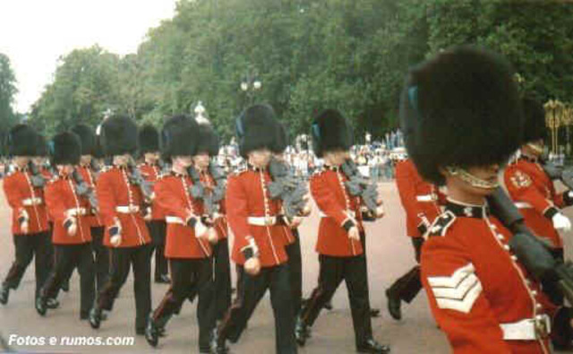 Uma divisão do Exército inglês (5.000 homens) chega a Lisboa para apoiar o regime constitucional português (D.Pedro).