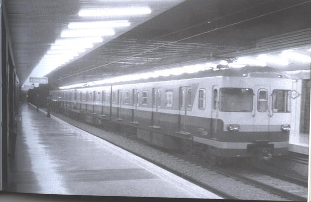 La linea 5 del metro larriba a l'estació de St. Ildefons