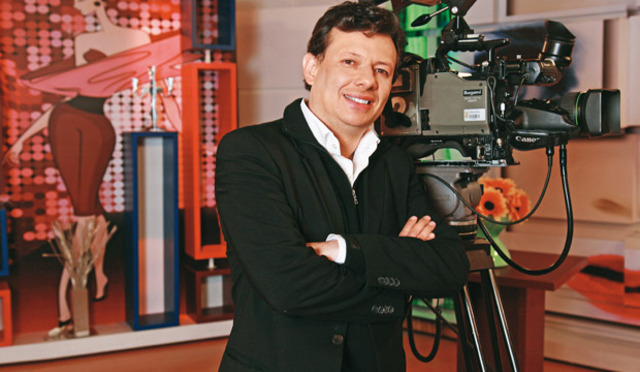 Hollman Morris no desiste de dirigir Canal Capital pese a las declaraciones de Uribe