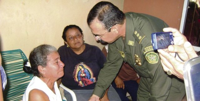 General Palomino visita a la familia de Guillermo Quiroz