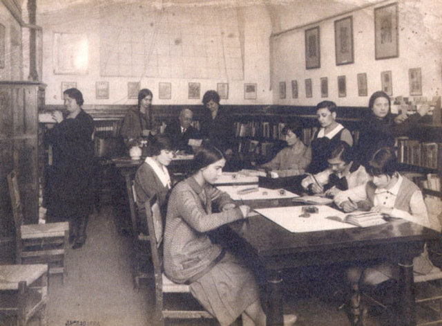 Finalitza els estudis de bibliotecària