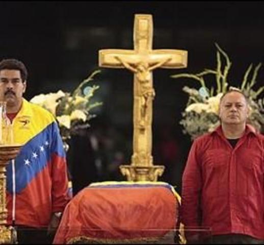 Maduro y Cabello custodian al líder