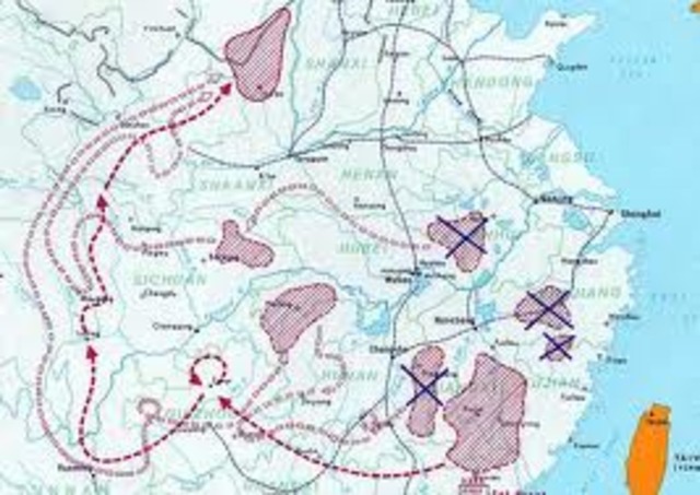 Jiang Jieshi defeats Moa's communists and they flee in "Long March"