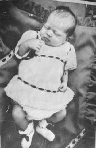 Azaria Chamberlain born