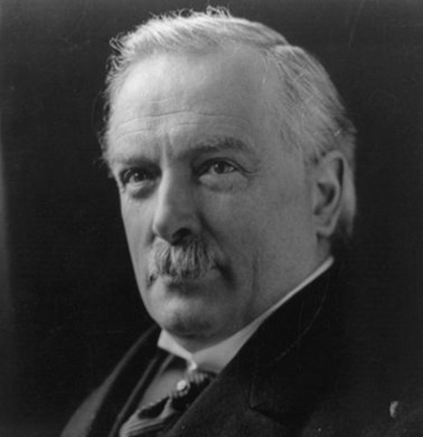 David Lloyd George resigns