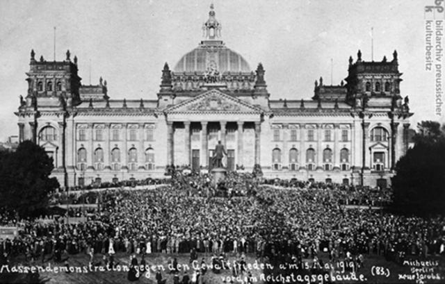 Hitler Entered The Reichstag