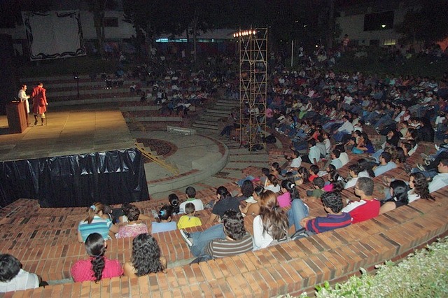 TEATRO BAJO LAS ESTRELLAS / Funcion de LA CULEBRA PICO DE ORO