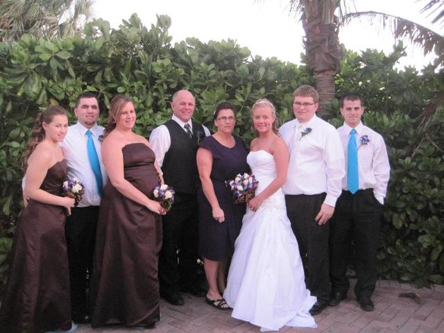 Cole y Karlie se casaron en diciembre de dos mil doce.