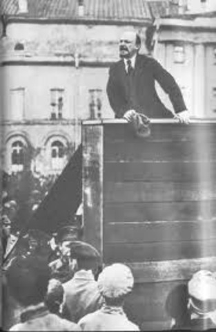 bolsheviks win contron of petrograd sovit