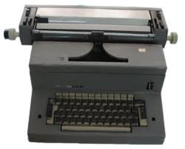 SE DESARROLLARON LAS MAQUINAS DE ESCRIBIR ELECTRICAS