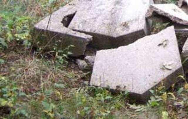 в с.Изобильное г.Алушты акт вандализма на мусульманском кладбище