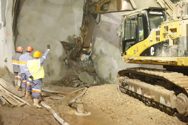 Jonction des fronts Est et Ouest. Fin du creusement