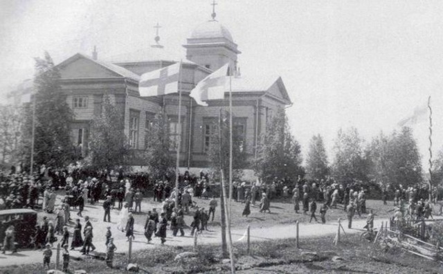 В военные 1940-е годы каменоломни и шахты Рускеала практически не работали. Во время «Зимней войны» в феврале 1940 года в рускеальских штольнях укрывались от налетов советской авиации местные жители. После окончания войны в 1940 году, согласно Московскому