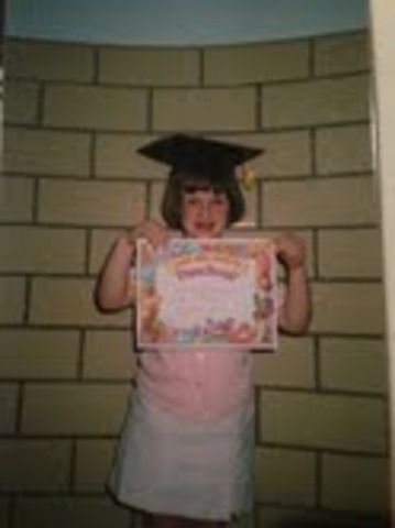 Yo terminé preescolar en trece de abril.