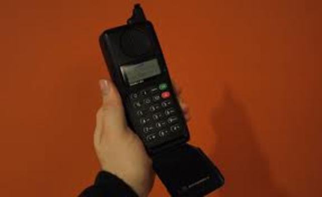 Nosso primeiro celular.