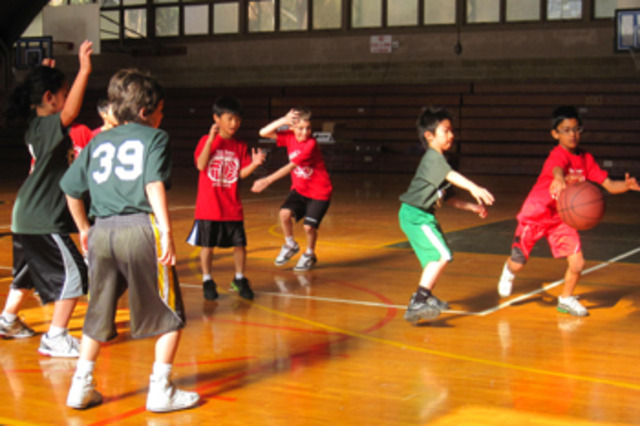 Primero juego de baloncesto