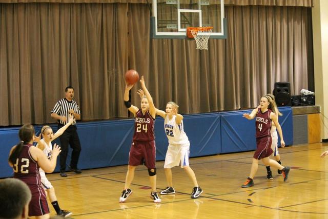 Jugué básquetbol universitario.