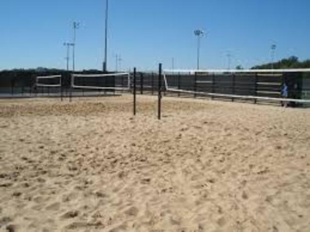 Jugue voleibol de arena en junio pasado.