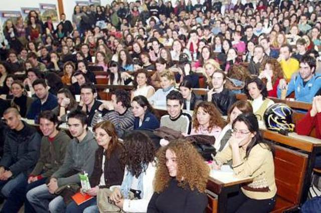 Χιλιάδες εισακτέους και 94 τμήματα κατάπιε η «Αθηνά»