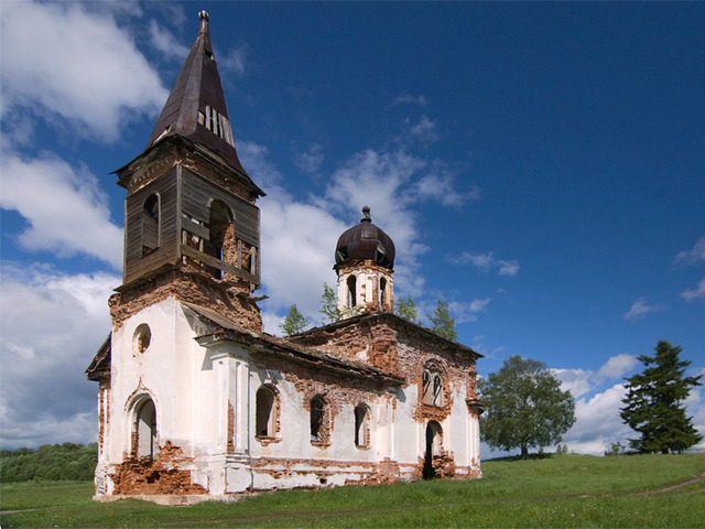 Возведение церкви в п. Белая Гора