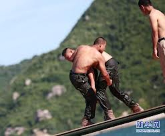 Pi encounters aother stranded sea surviver