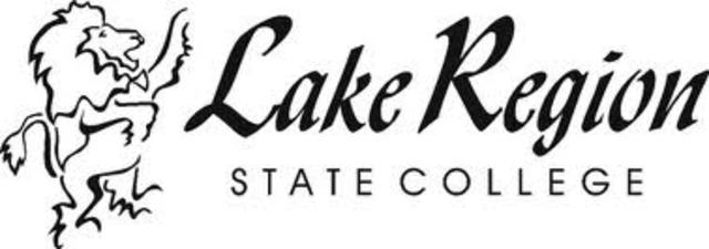 Yo practique voleibol en Devils Lake