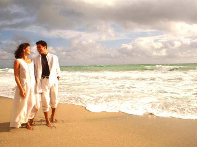 Tita tells Pedro that she is pregnant. She also breaks off her engagment to John.