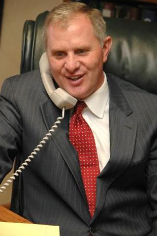 Felix ruft Müller an.